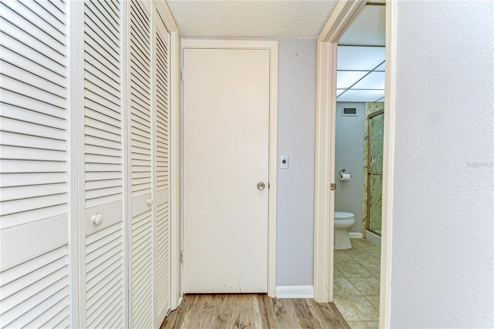 Image 37 of 46 For 10190 Imperial Point Drive W 8