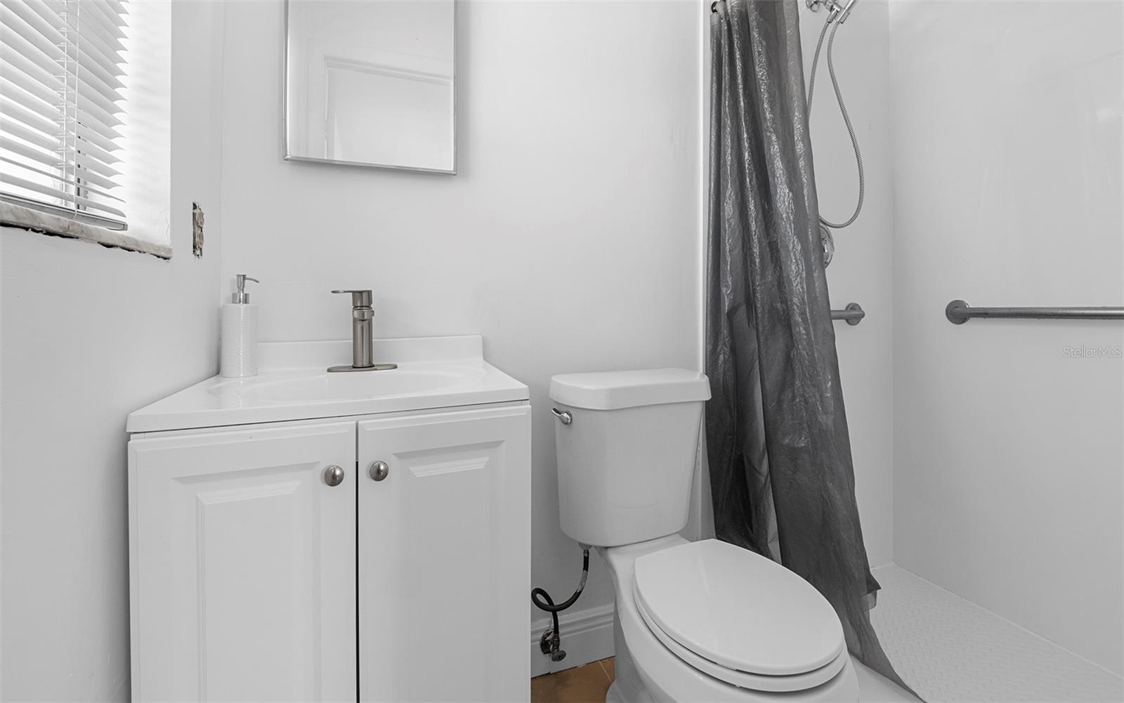 Image 15 of 34 For 6414 Larmon Street