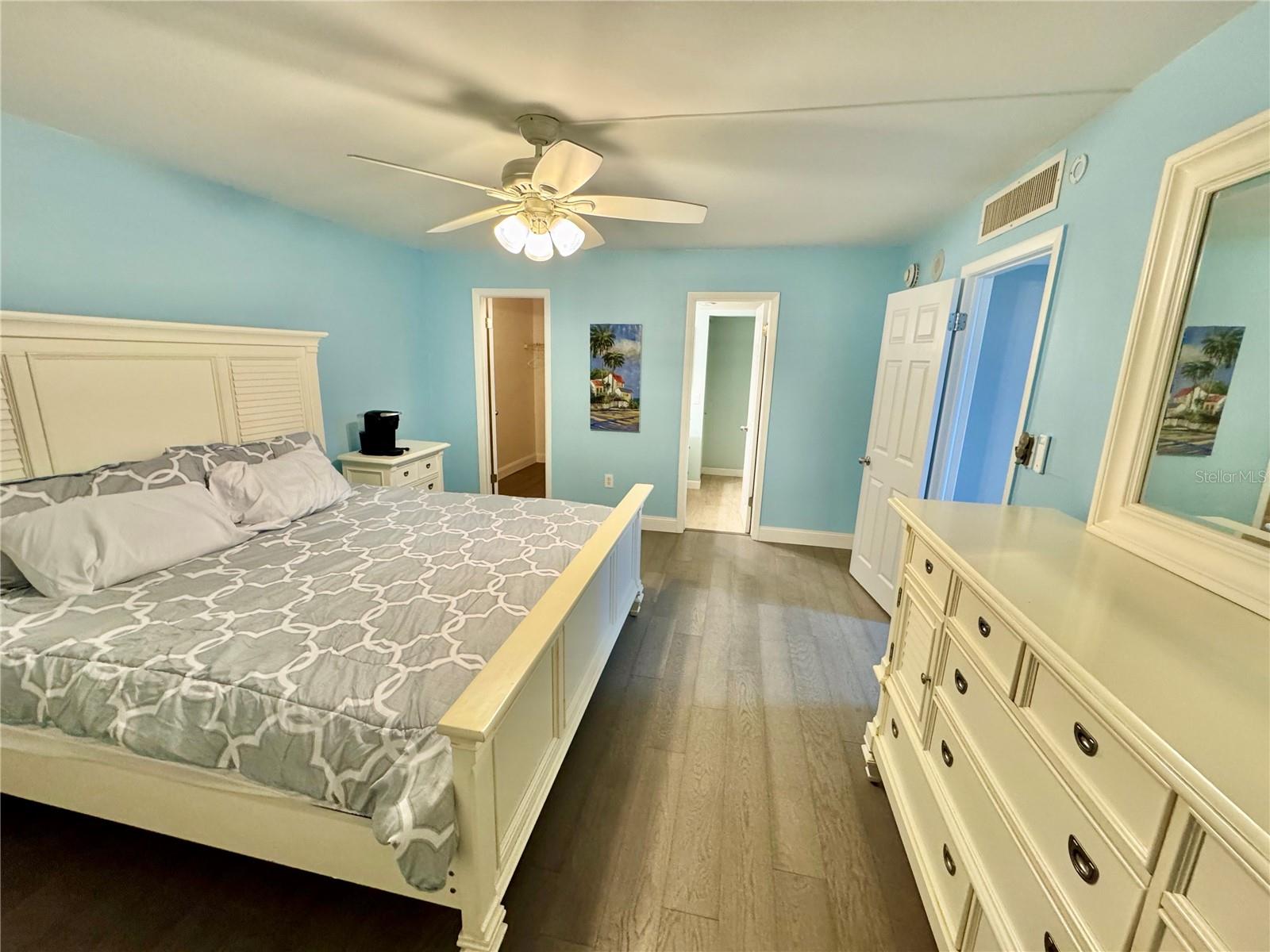 Image 37 of 87 For 1390 Gulf Boulevard 104