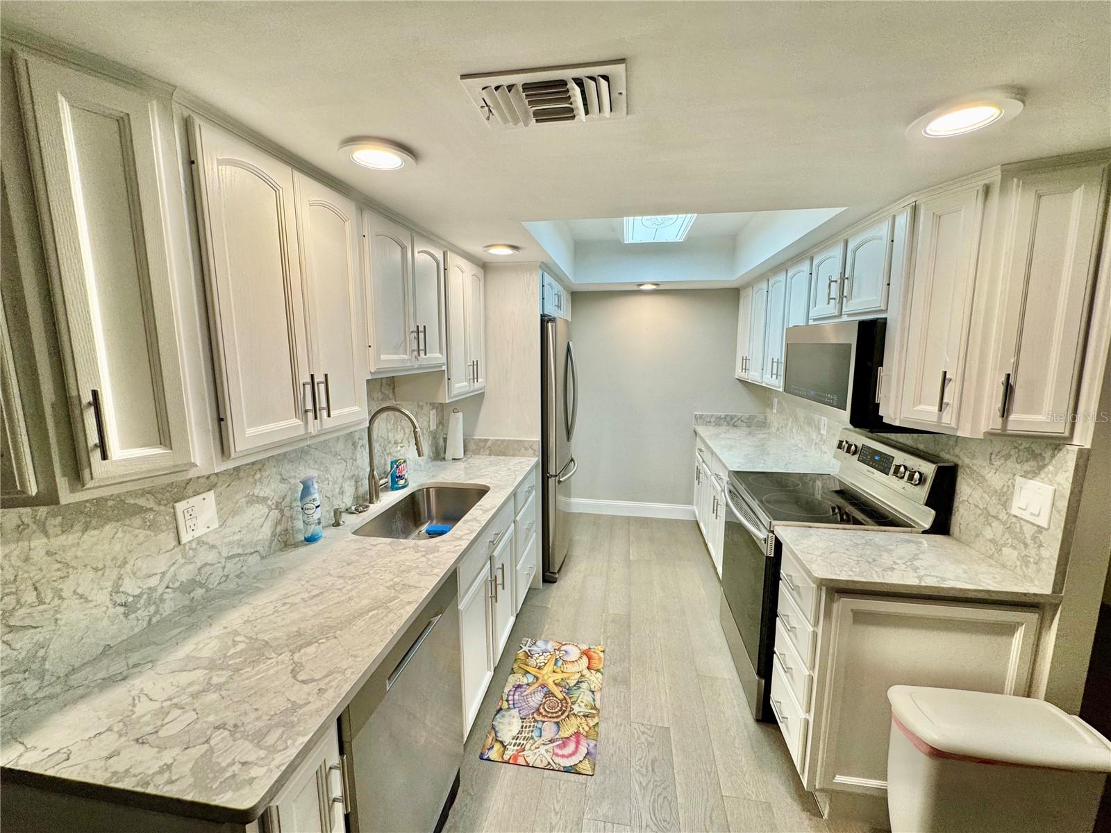 Image 47 of 87 For 1390 Gulf Boulevard 104
