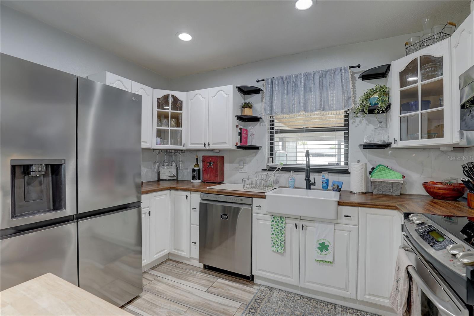 Listing photo id 8 for 4715 71st Avenue N