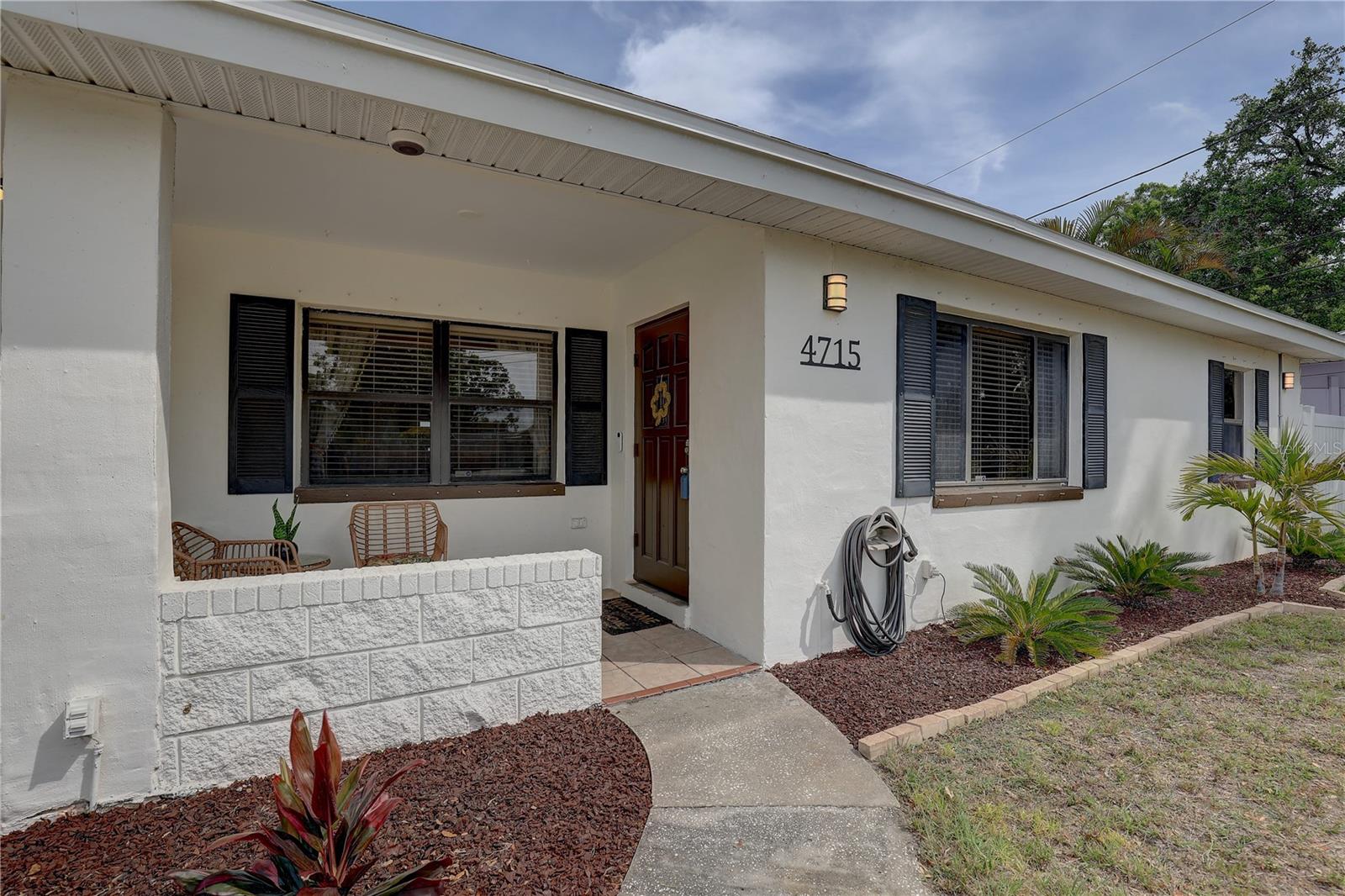 Listing photo id 0 for 4715 71st Avenue N