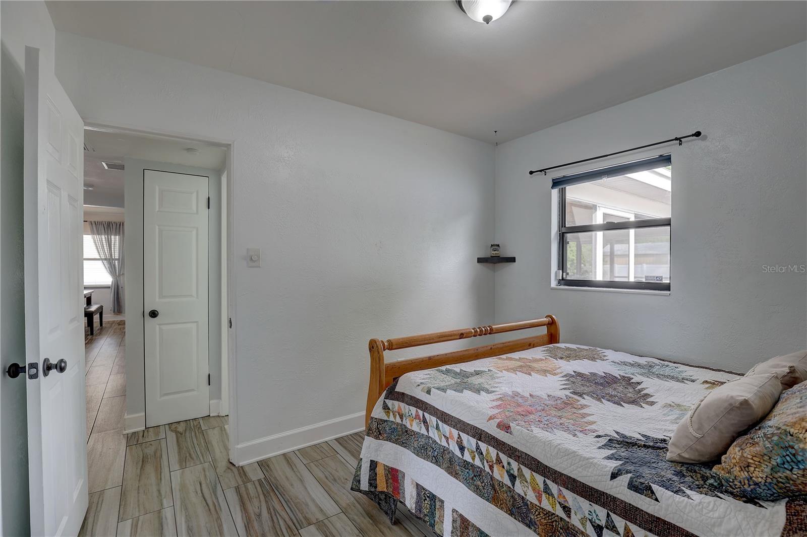 Listing photo id 21 for 4715 71st Avenue N