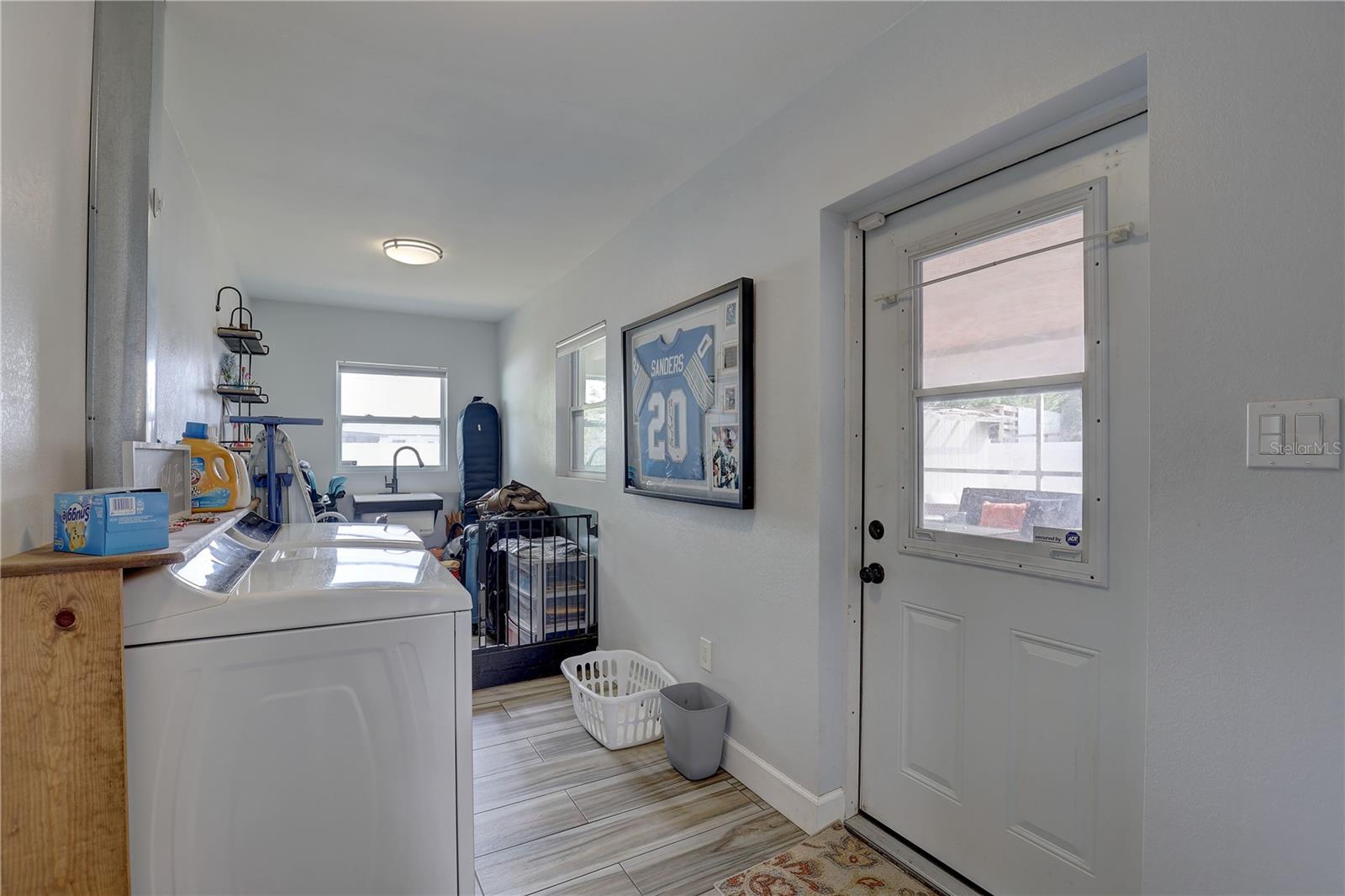 Listing photo id 23 for 4715 71st Avenue N