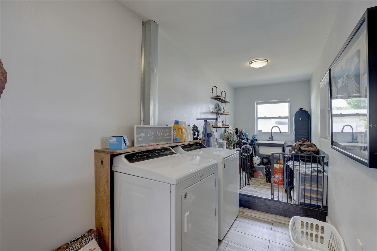 Listing photo id 24 for 4715 71st Avenue N