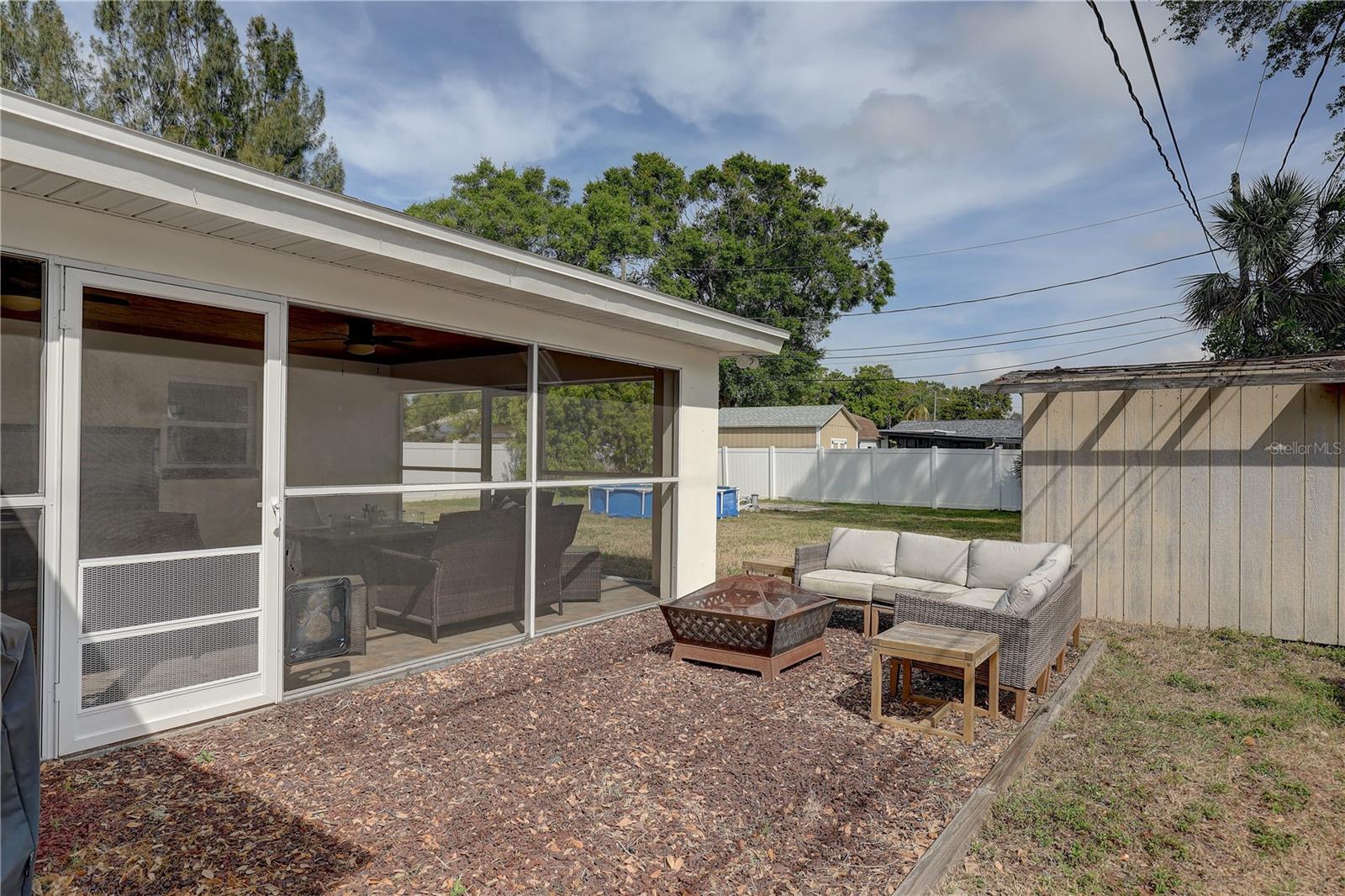 Listing photo id 27 for 4715 71st Avenue N