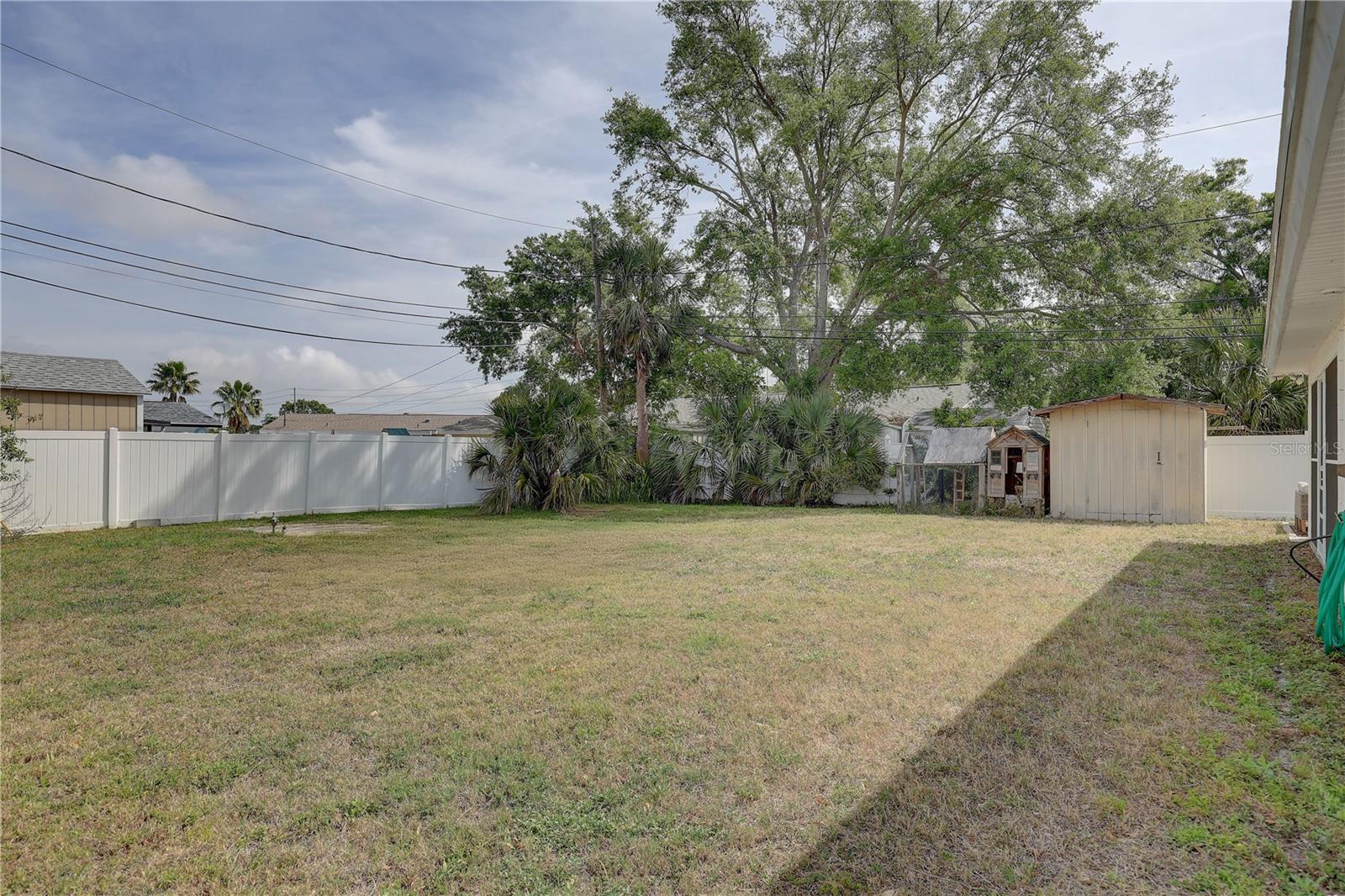 Listing photo id 28 for 4715 71st Avenue N