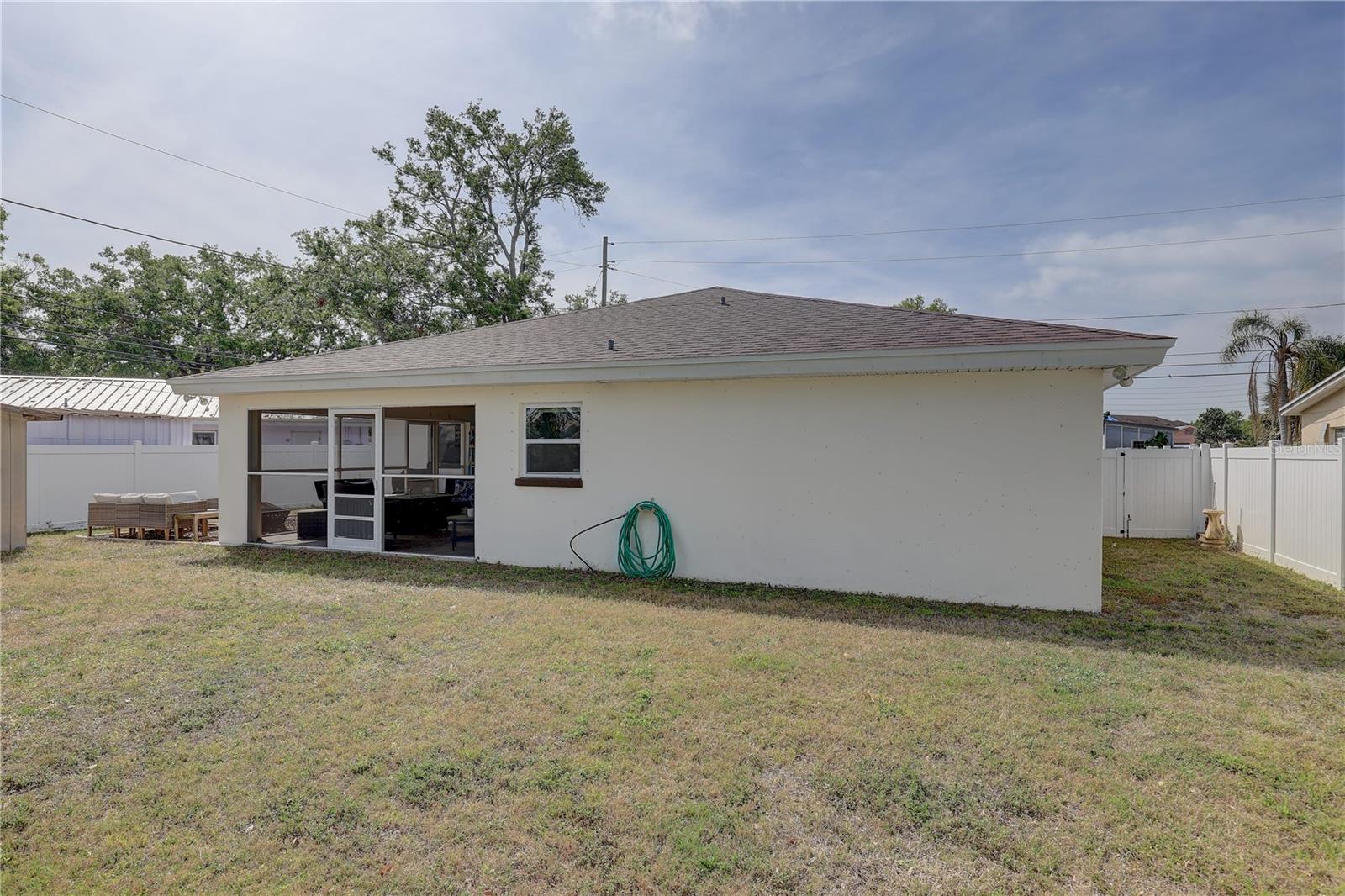 Listing photo id 29 for 4715 71st Avenue N