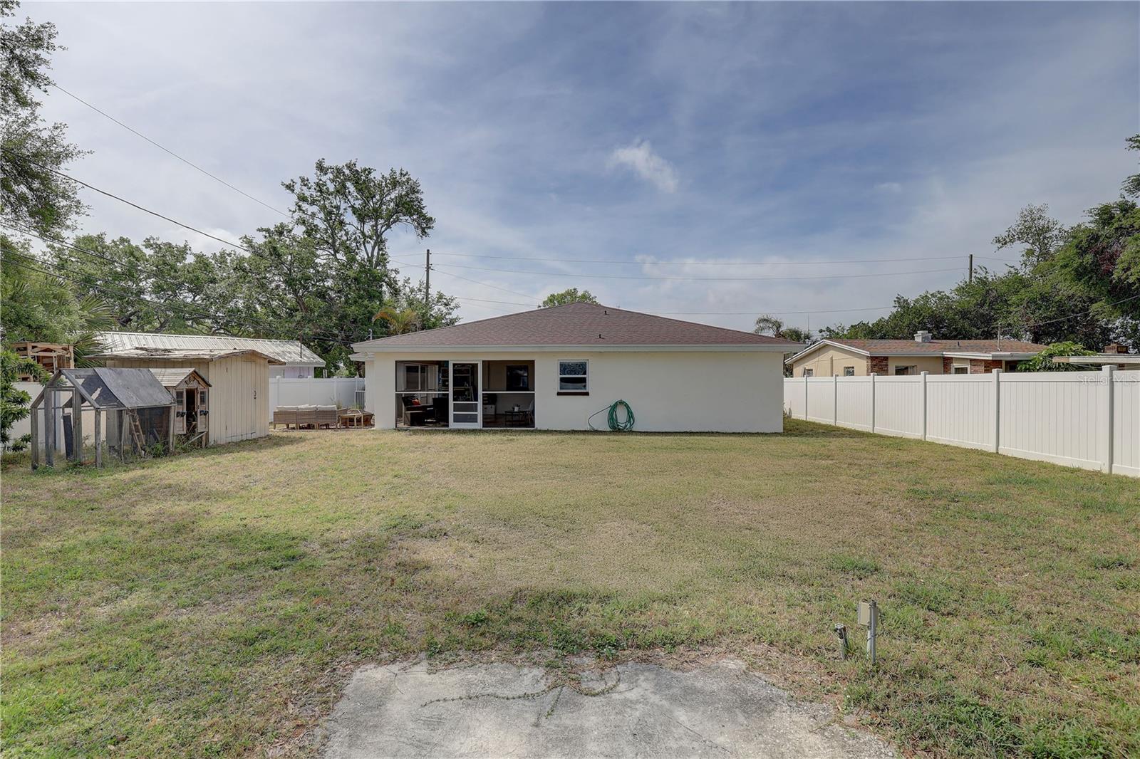 Listing photo id 31 for 4715 71st Avenue N