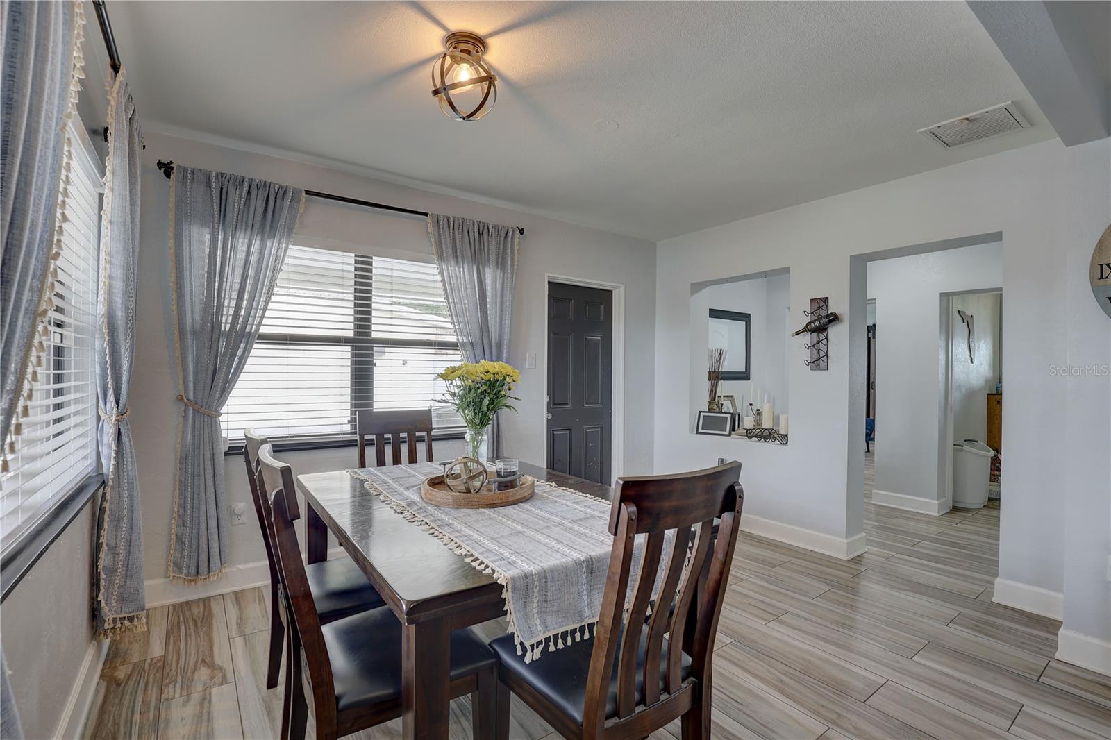 Listing photo id 4 for 4715 71st Avenue N