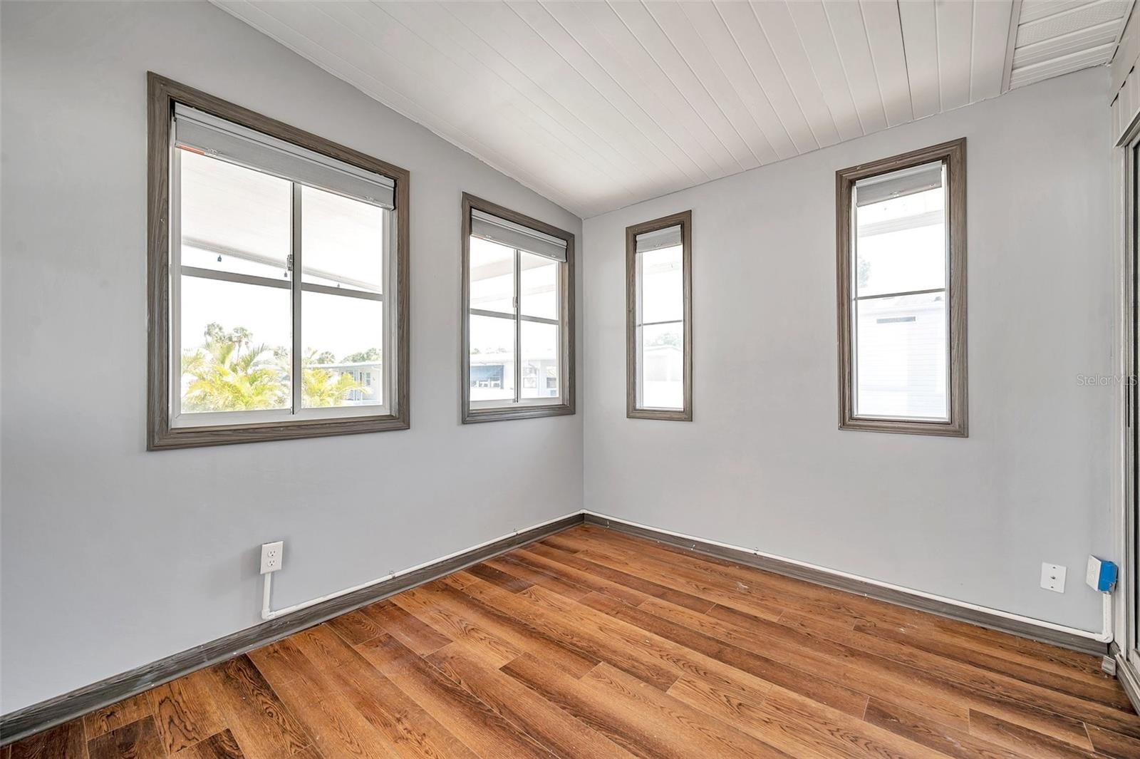 Image 20 of 66 For 4851 Gandy Boulevard B3 L8