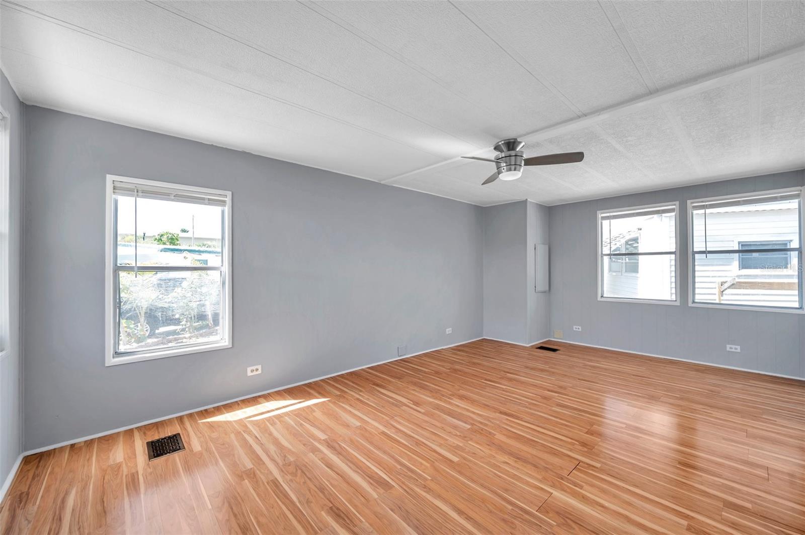 Image 24 of 66 For 4851 Gandy Boulevard B3 L8