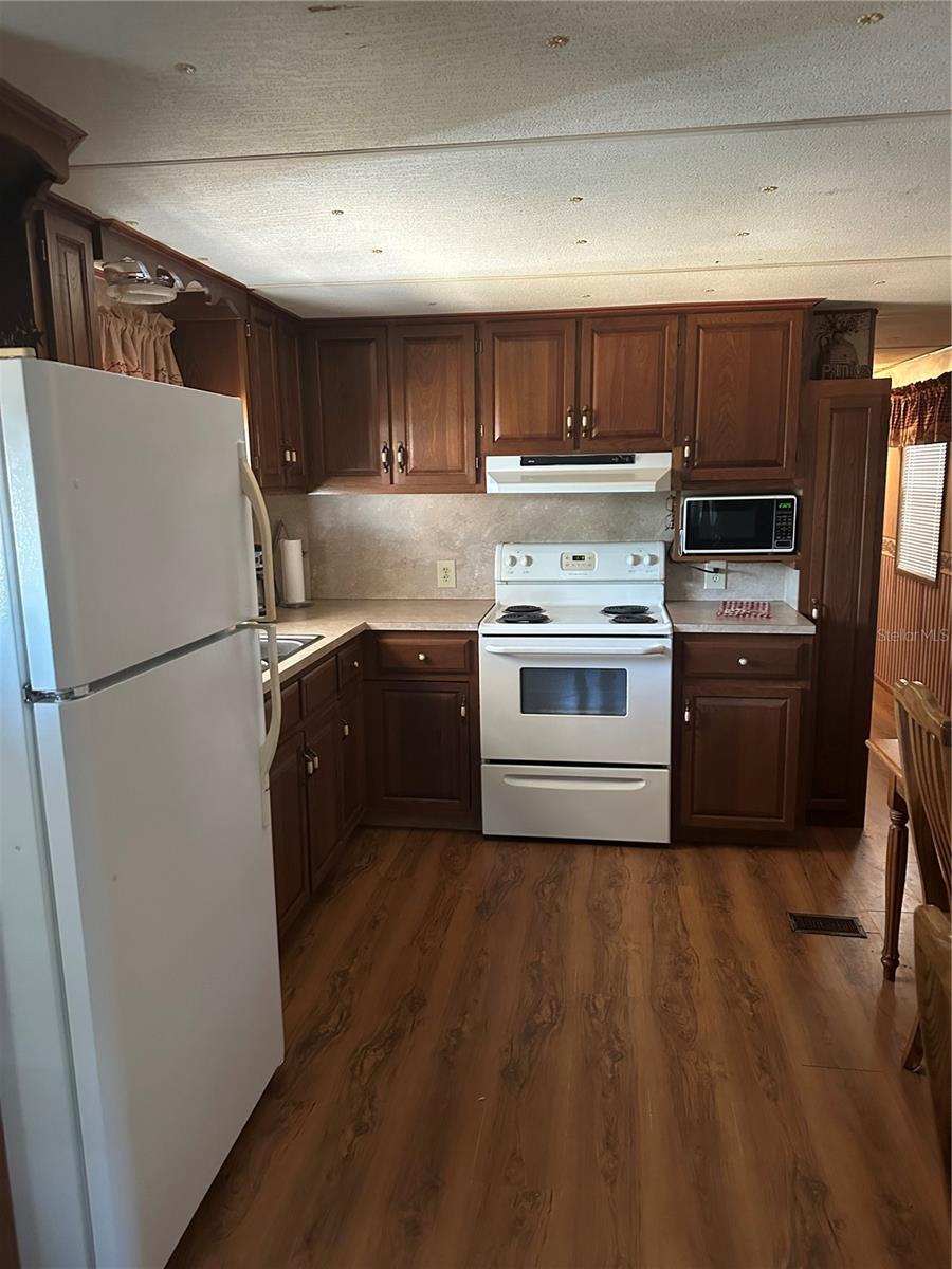 Listing photo id 3 for 6590 Lakato Lane