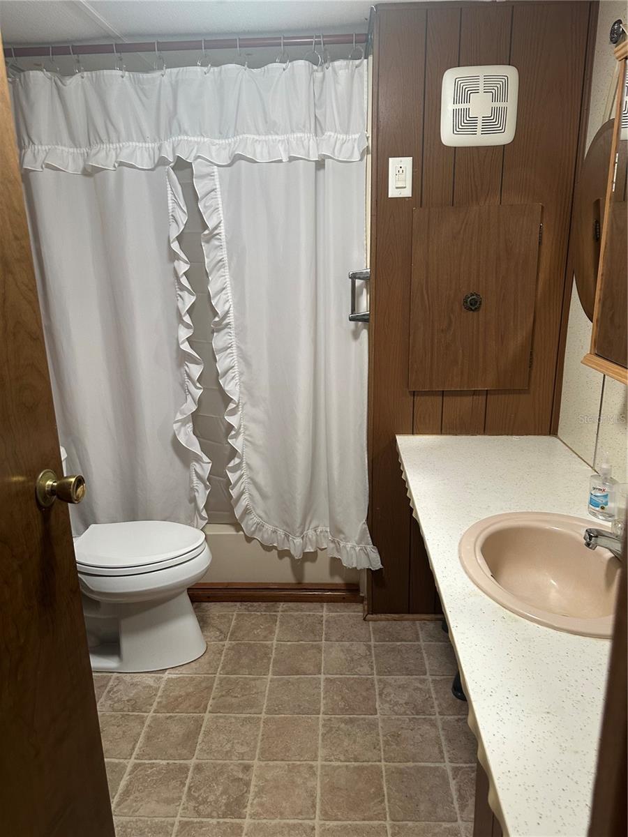 Listing photo id 5 for 6590 Lakato Lane