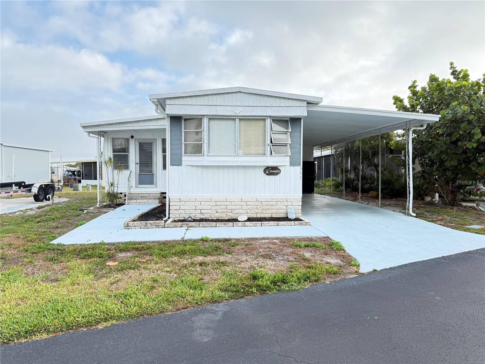 Listing photo id 0 for 347 Mount Saxon Avenue Ne 324