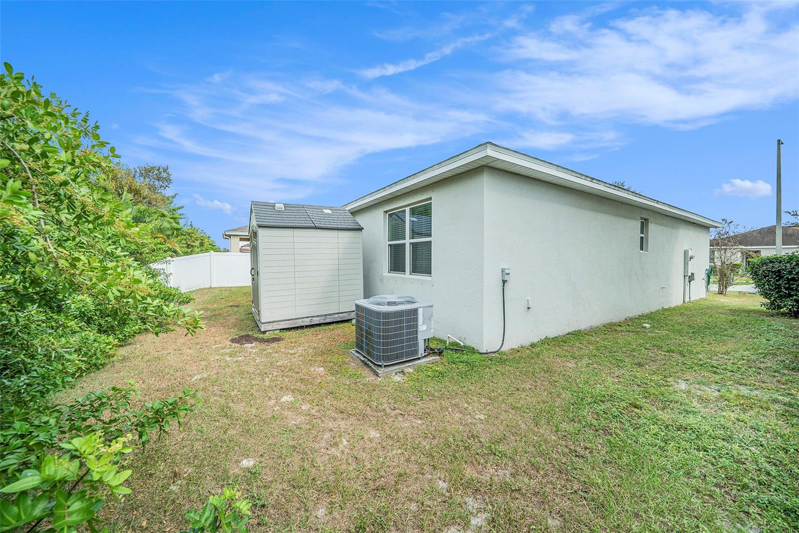 Image 22 of 30 For 11527 Southern Creek Drive