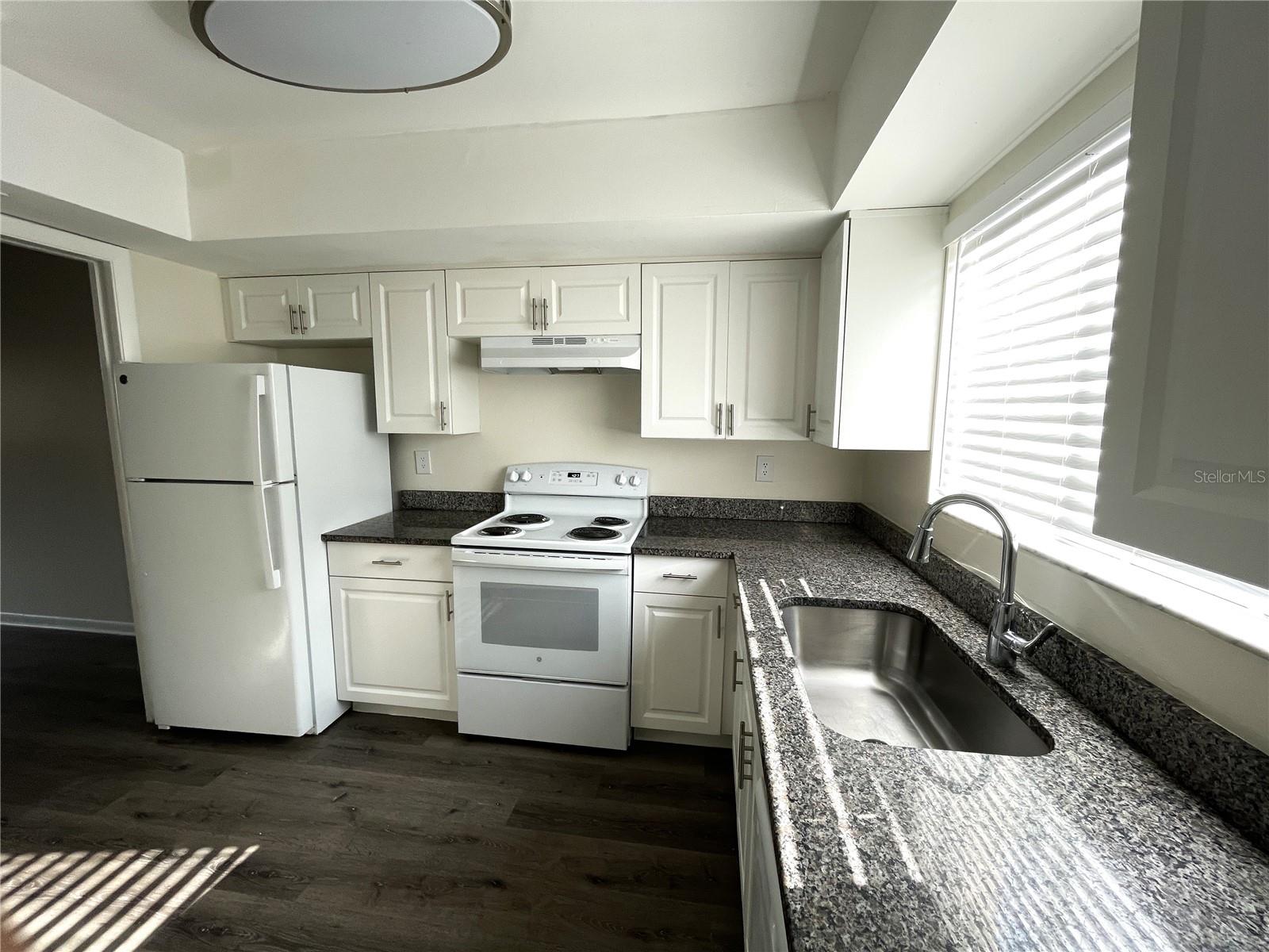 Image 4 of 11 For 1610 58th Avenue S 6