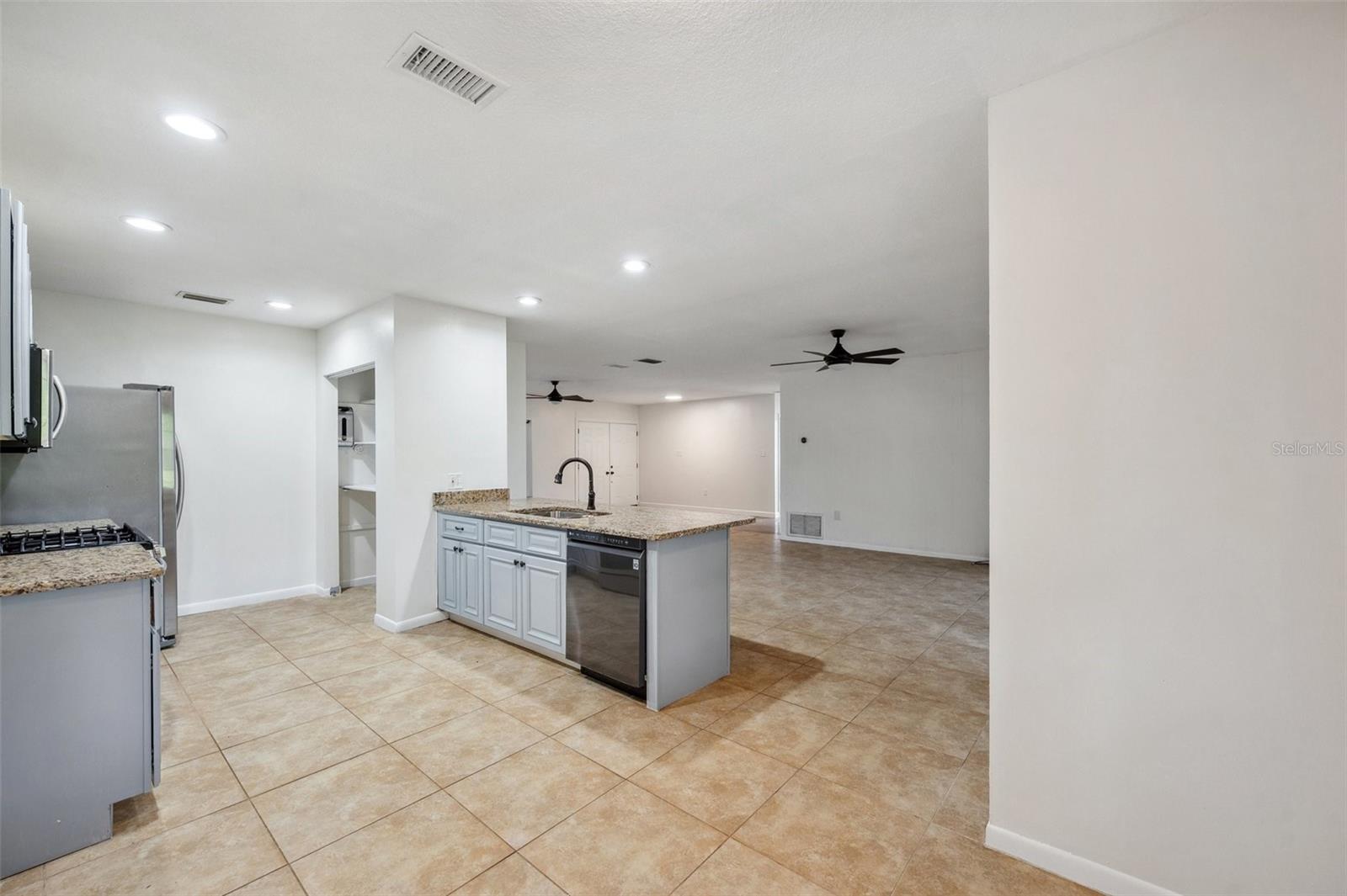 Image 11 of 75 For 1308 Perdiz Street