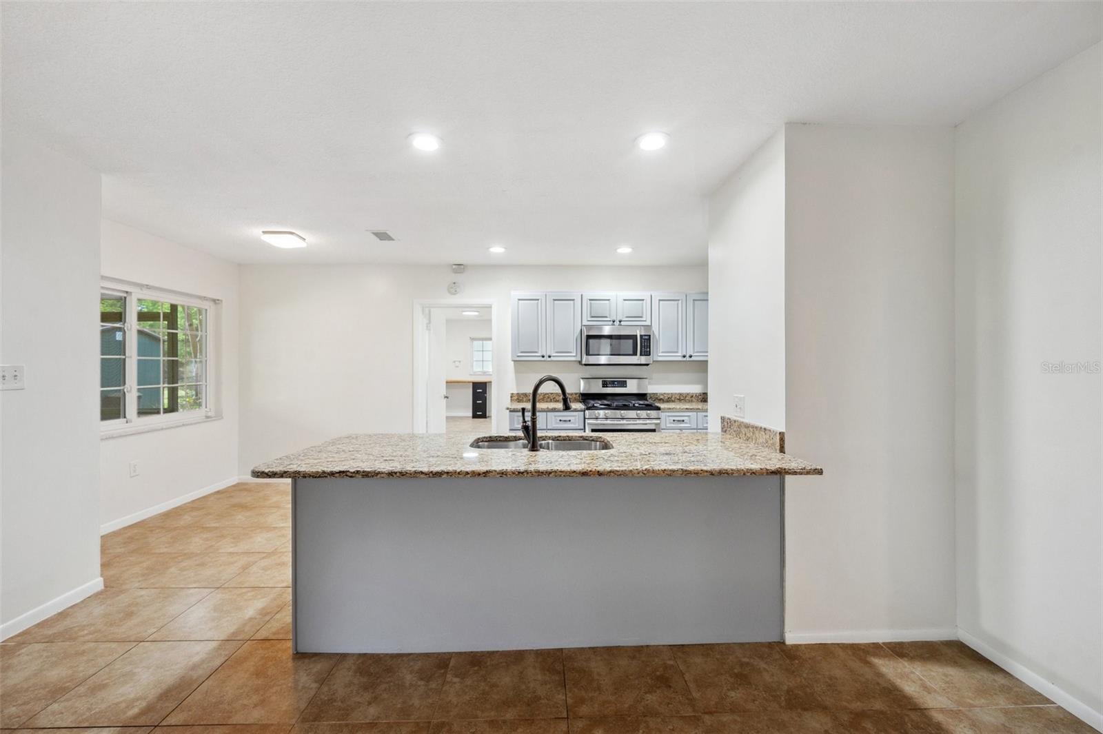 Image 14 of 75 For 1308 Perdiz Street