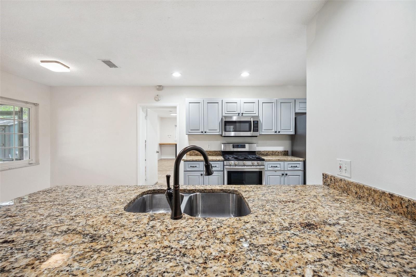 Image 6 of 75 For 1308 Perdiz Street