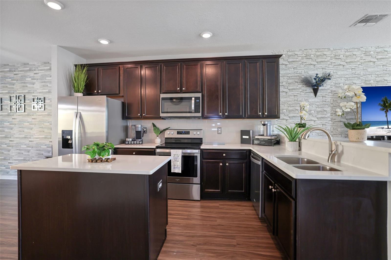 Image 21 of 67 For 5524 Yellowfin Court