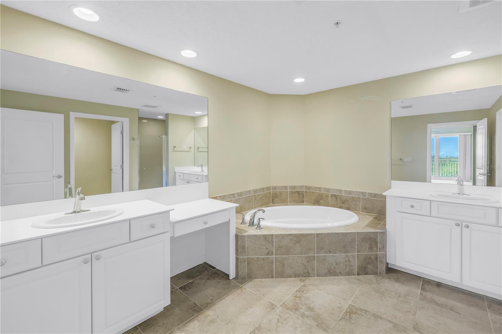 Image 11 of 49 For 10851 Mangrove Cay Lane Ne 714