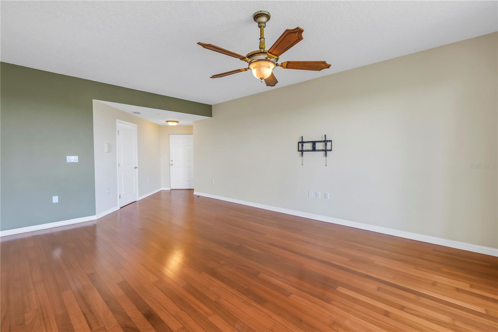 Image 15 of 49 For 10851 Mangrove Cay Lane Ne 714