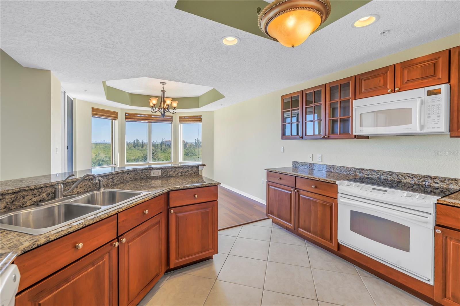 Image 5 of 49 For 10851 Mangrove Cay Lane Ne 714