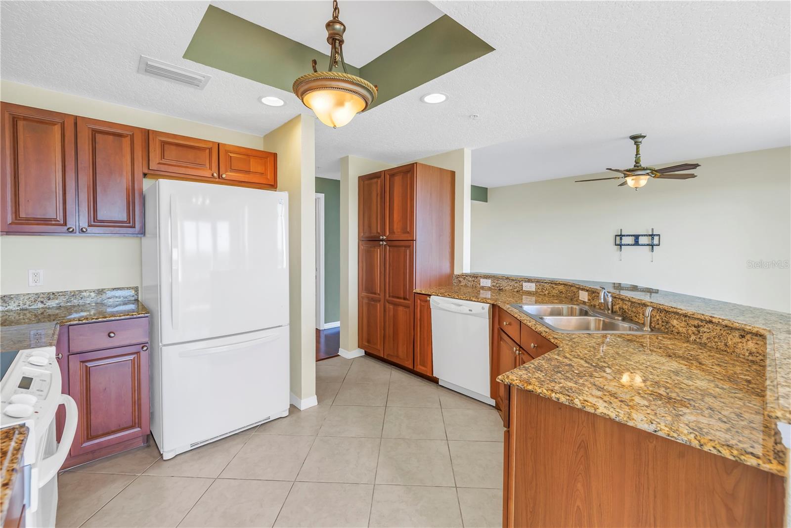 Image 7 of 49 For 10851 Mangrove Cay Lane Ne 714