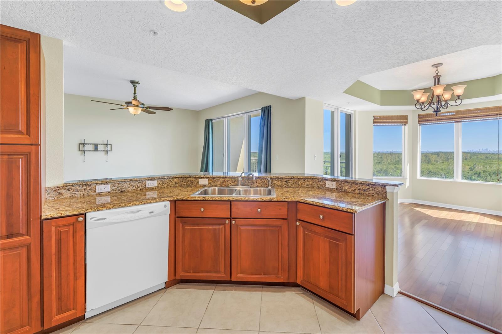 Image 8 of 49 For 10851 Mangrove Cay Lane Ne 714
