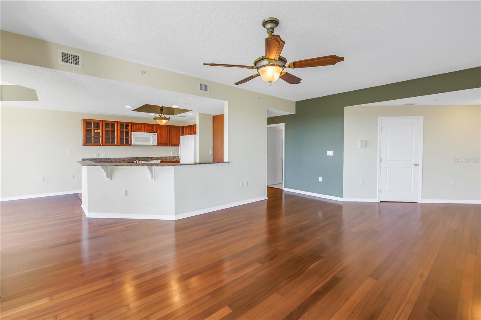 Image 9 of 49 For 10851 Mangrove Cay Lane Ne 714