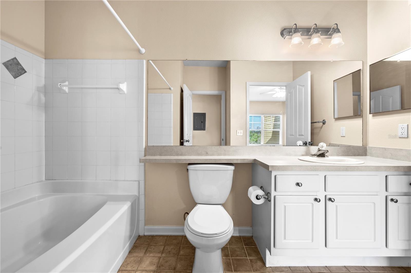 Image 12 of 28 For 4207 Dale Mabry Highway 3302