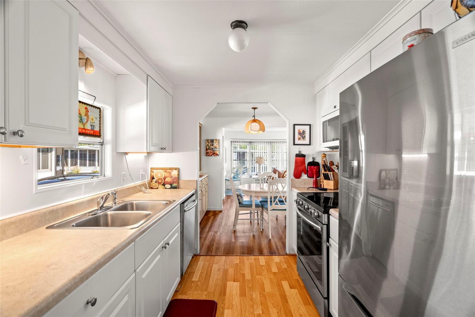 Image 12 of 37 For 130 Patricia Avenue 66