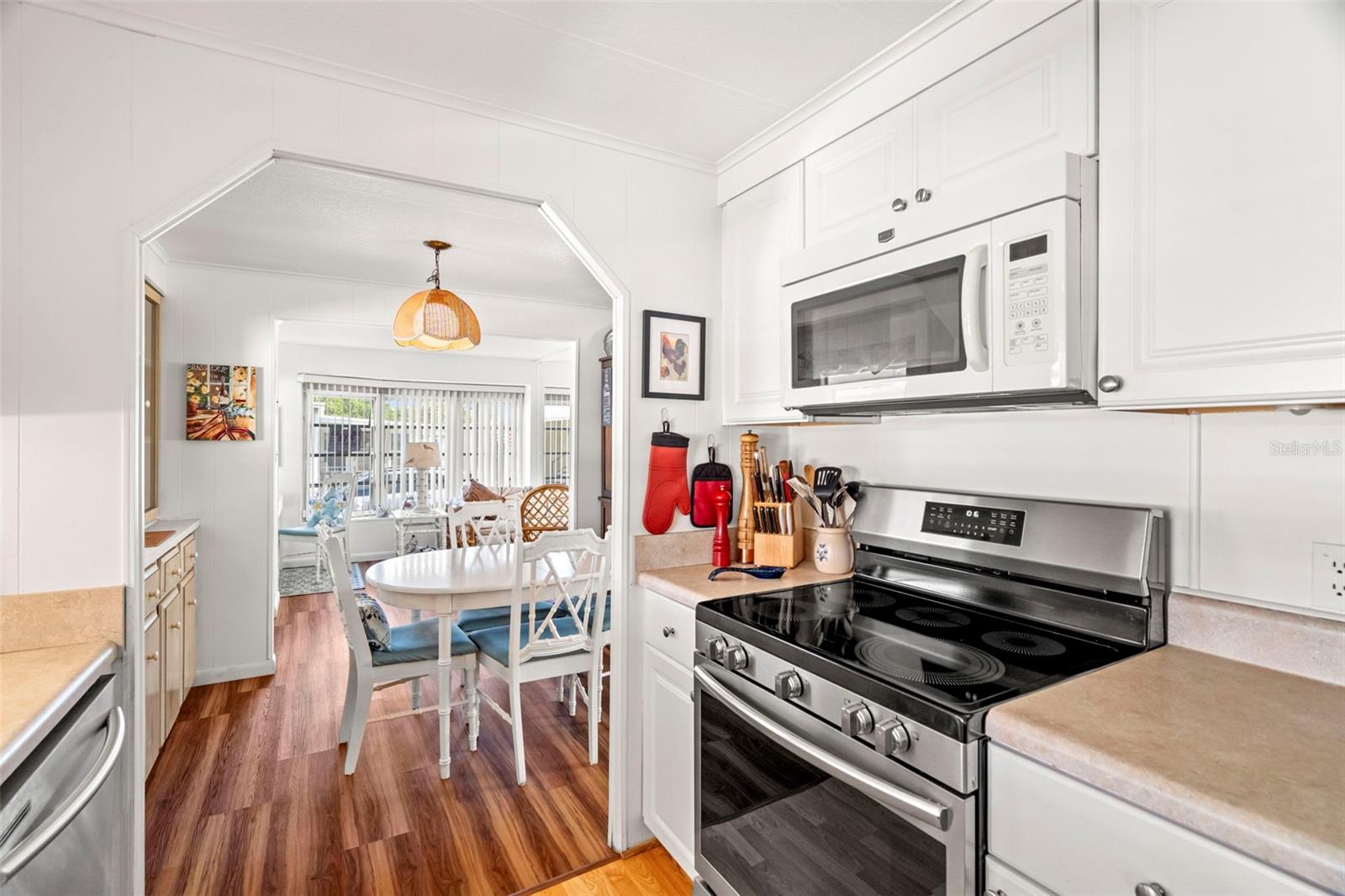 Image 14 of 37 For 130 Patricia Avenue 66