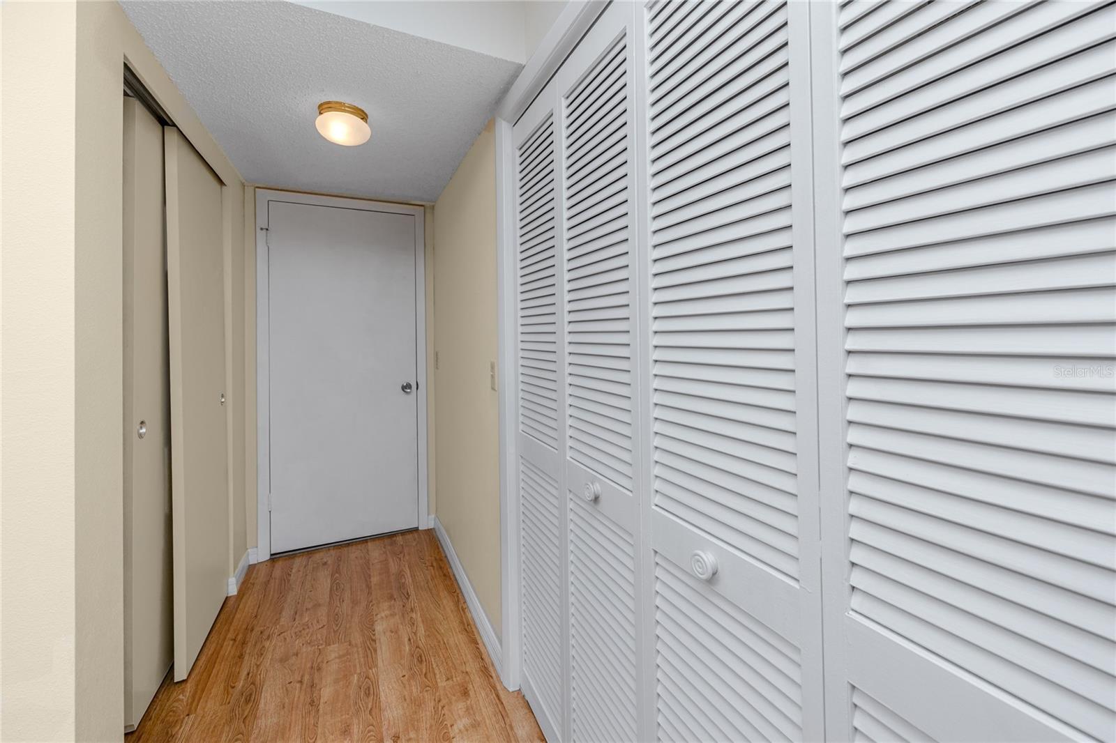 Image 16 of 52 For 2229 Americus Boulevard W 25
