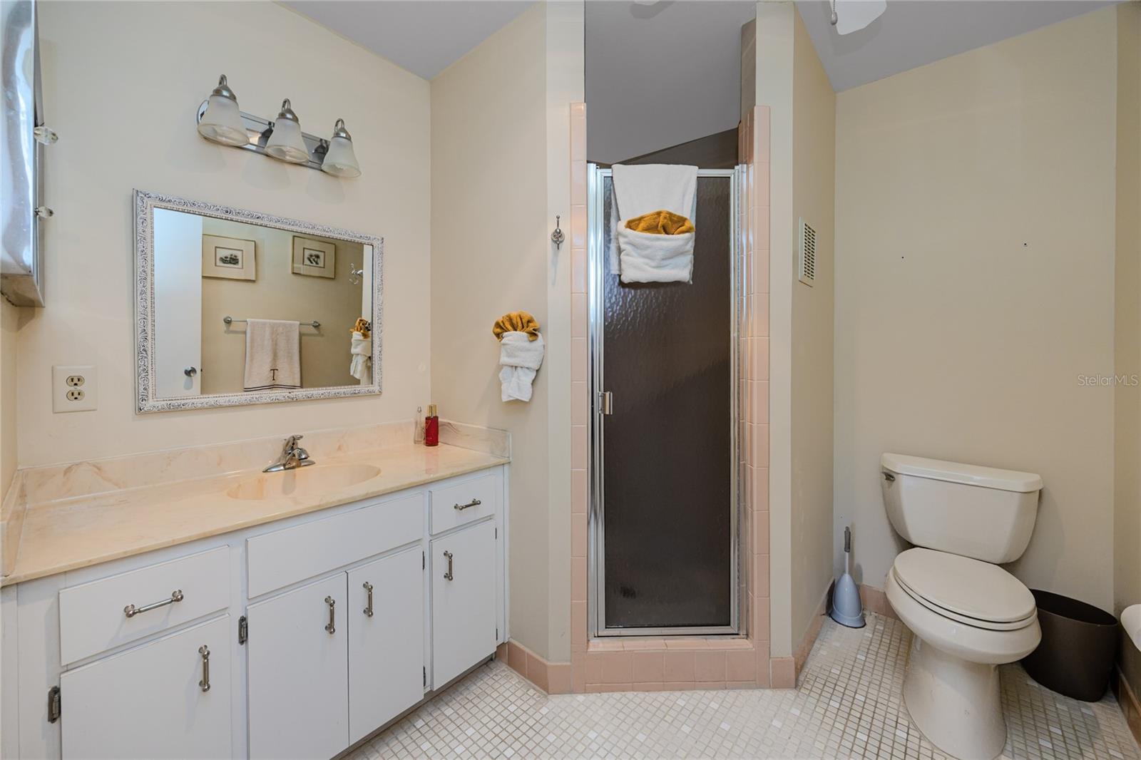 Image 18 of 52 For 2229 Americus Boulevard W 25