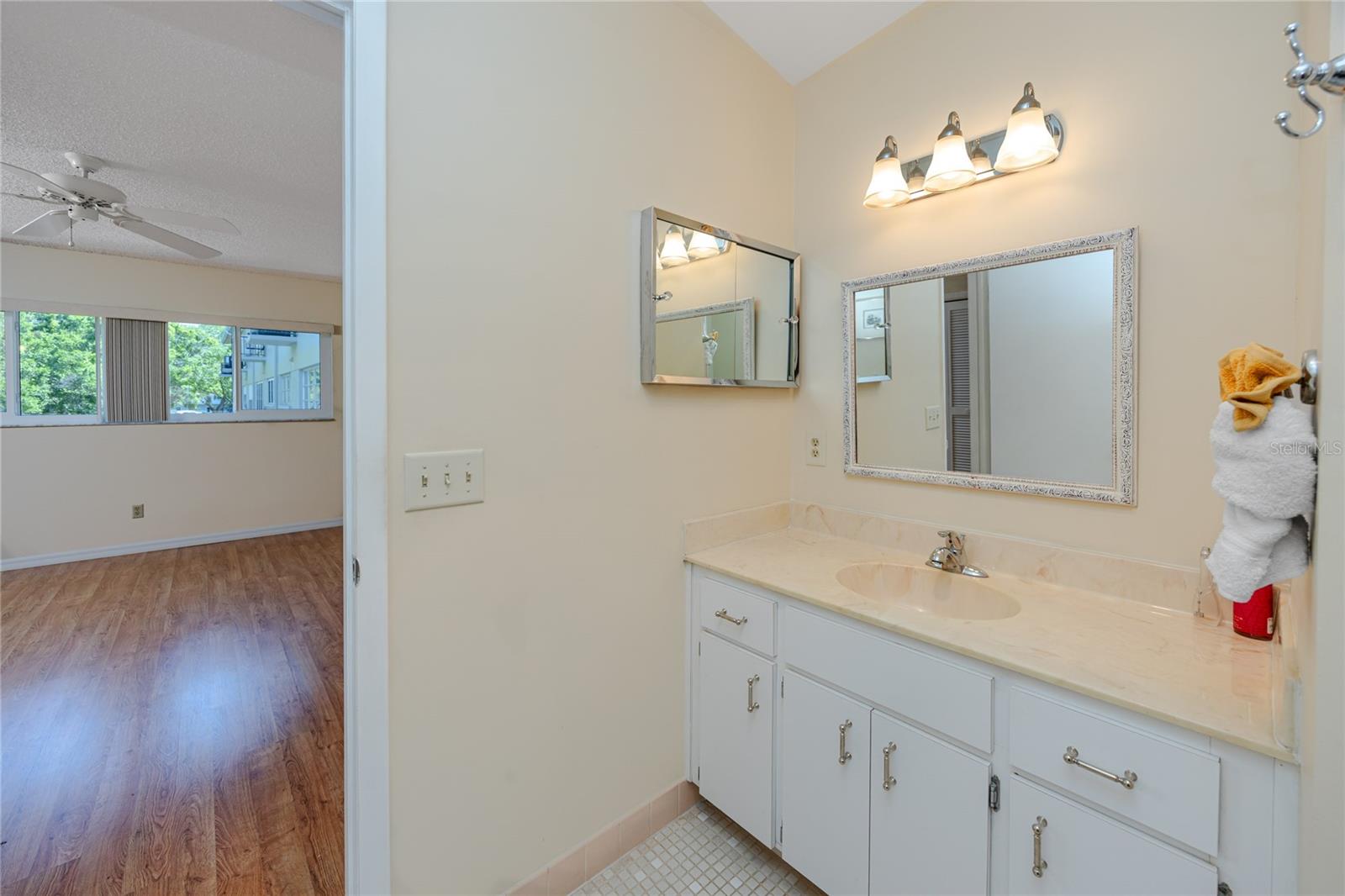 Image 19 of 52 For 2229 Americus Boulevard W 25