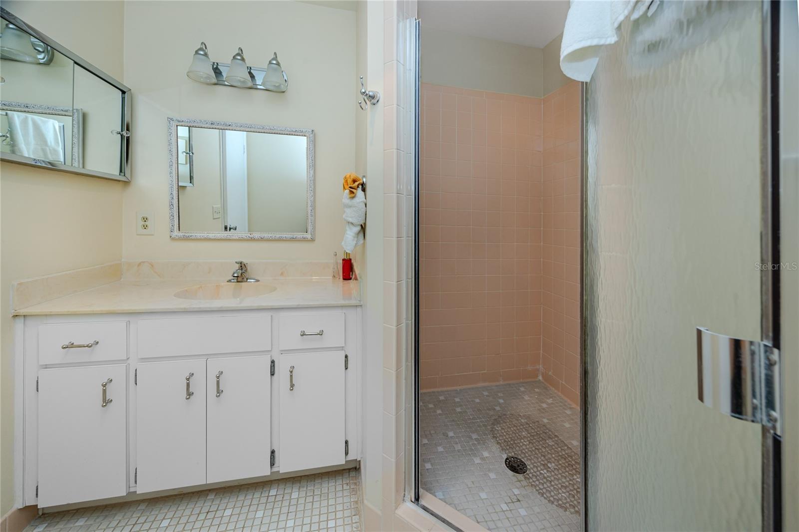 Image 20 of 52 For 2229 Americus Boulevard W 25