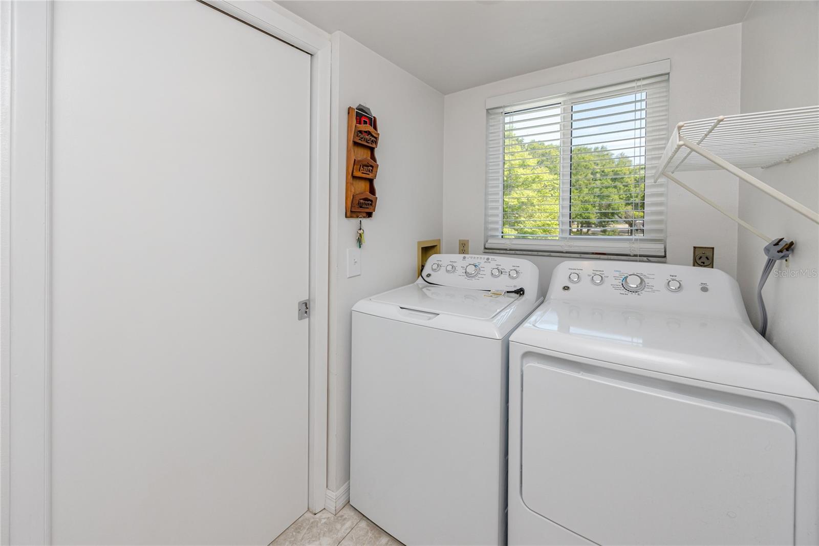 Image 24 of 52 For 2229 Americus Boulevard W 25