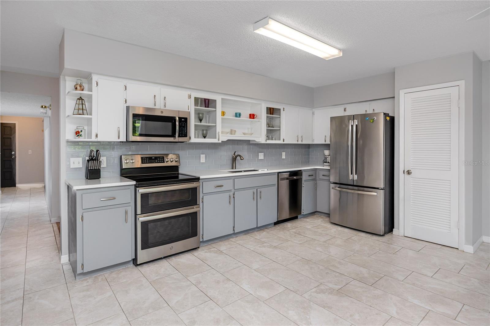 Image 32 of 52 For 2229 Americus Boulevard W 25