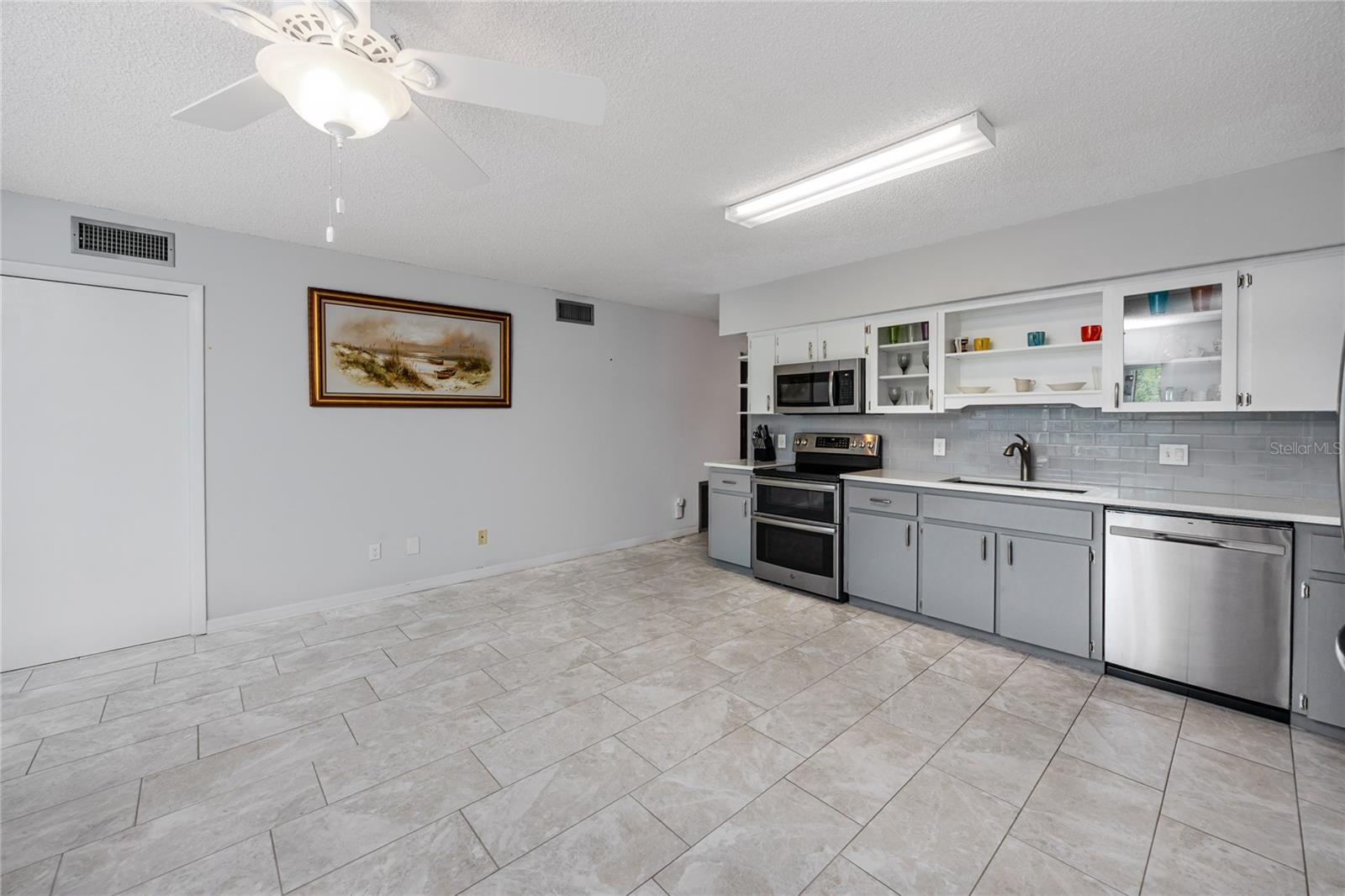 Image 35 of 52 For 2229 Americus Boulevard W 25
