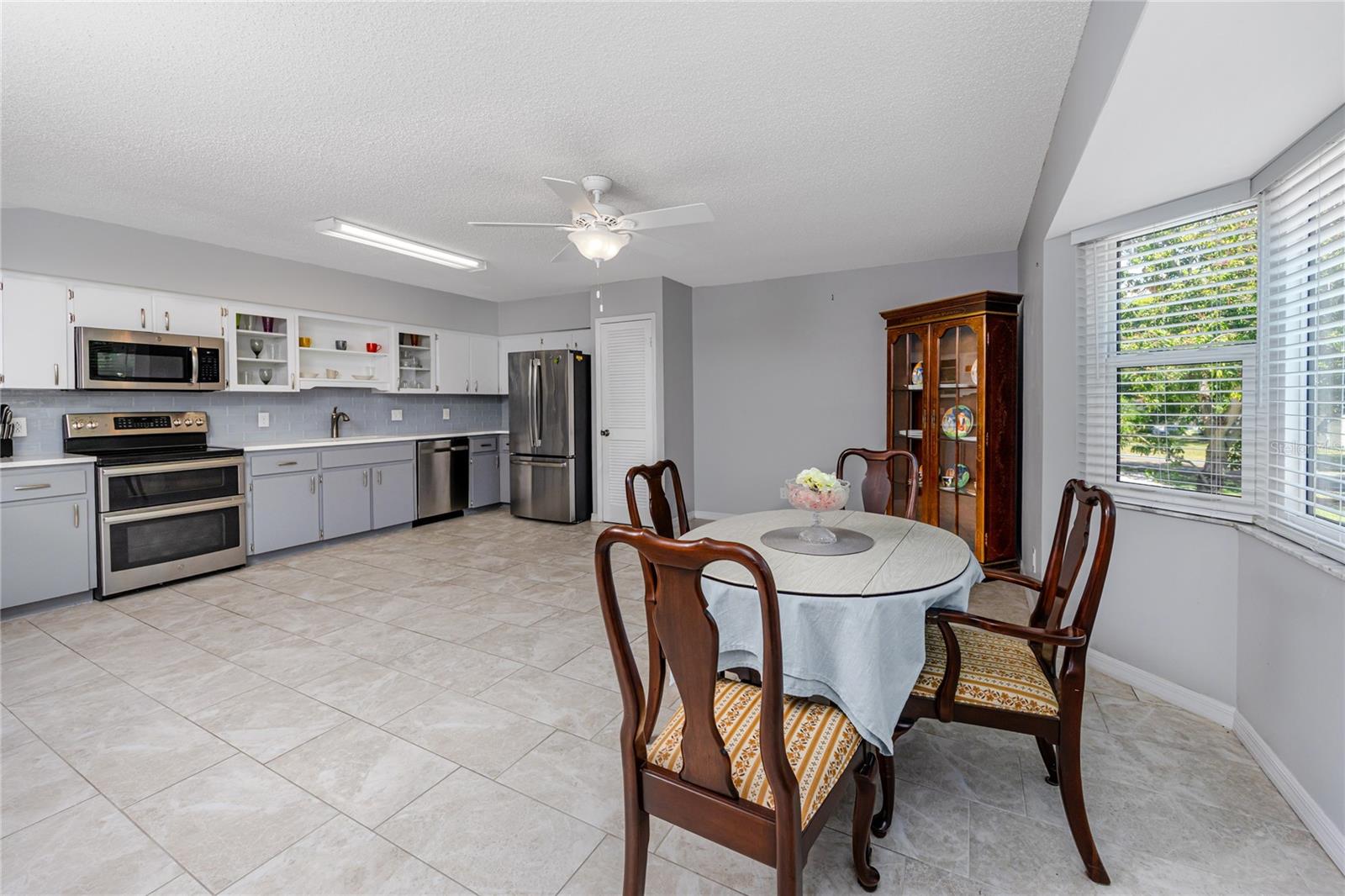 Image 37 of 52 For 2229 Americus Boulevard W 25