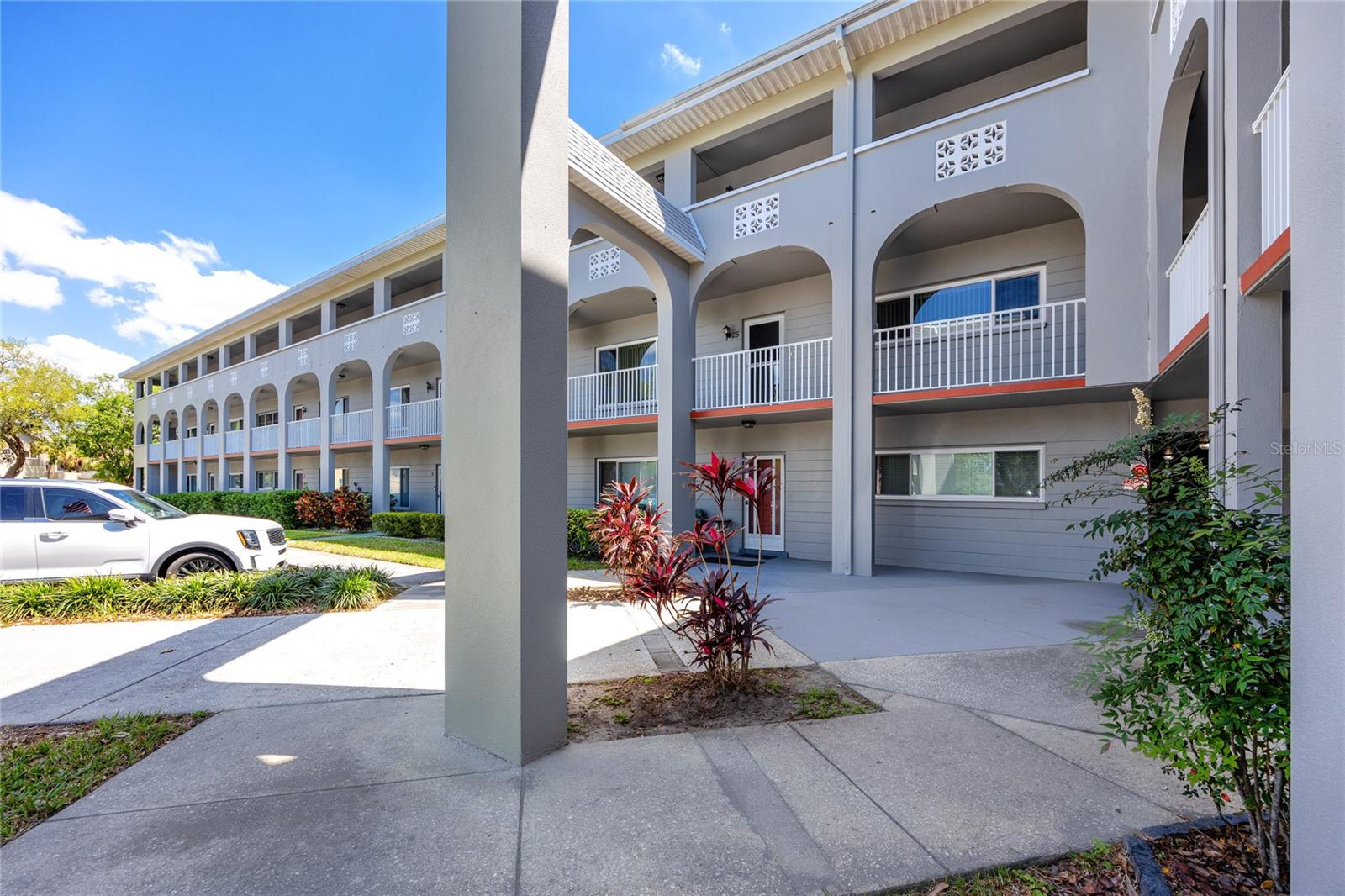 Image 6 of 52 For 2229 Americus Boulevard W 25