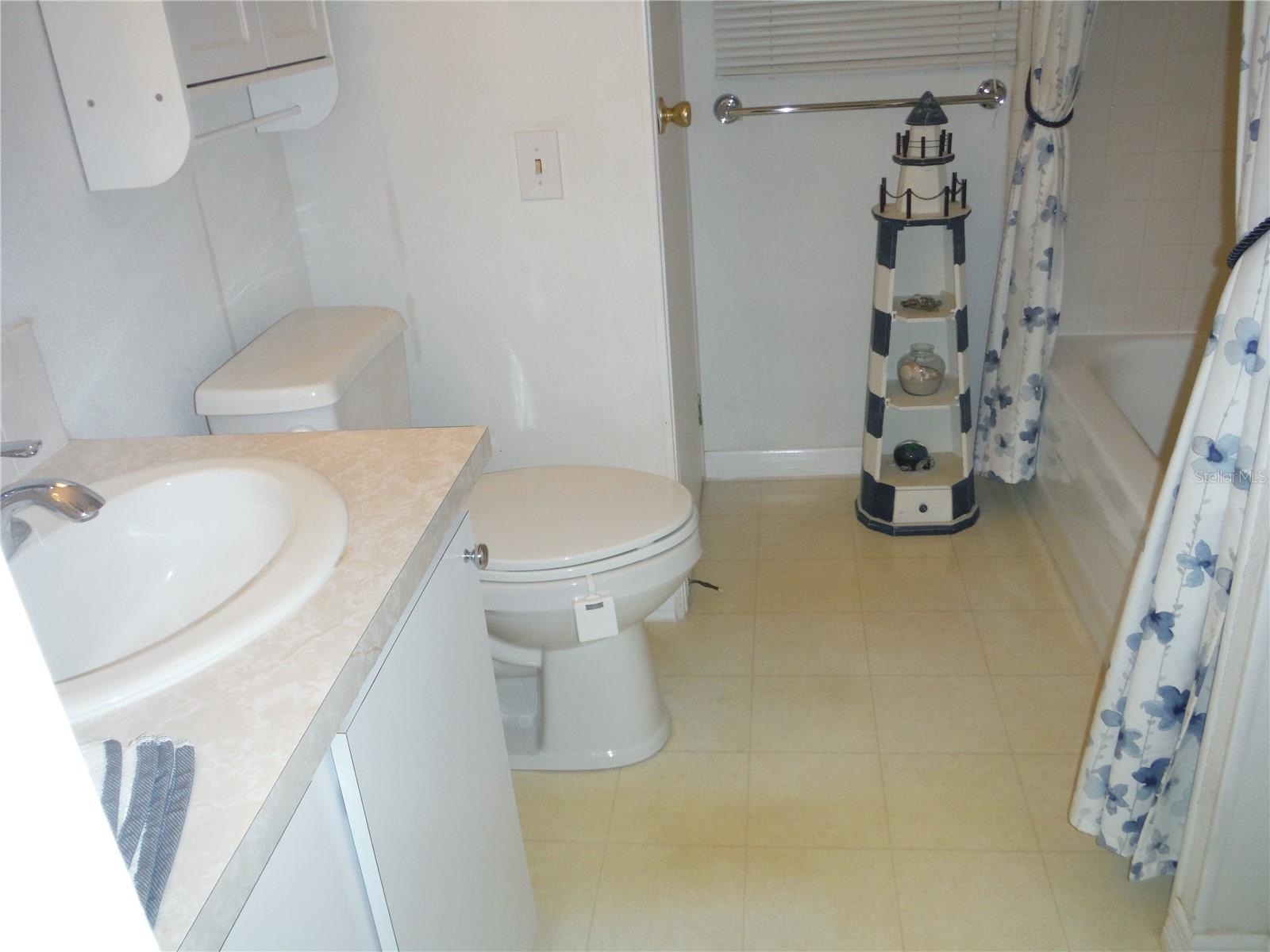 Image 33 of 57 For 42 New Fawn Court 31