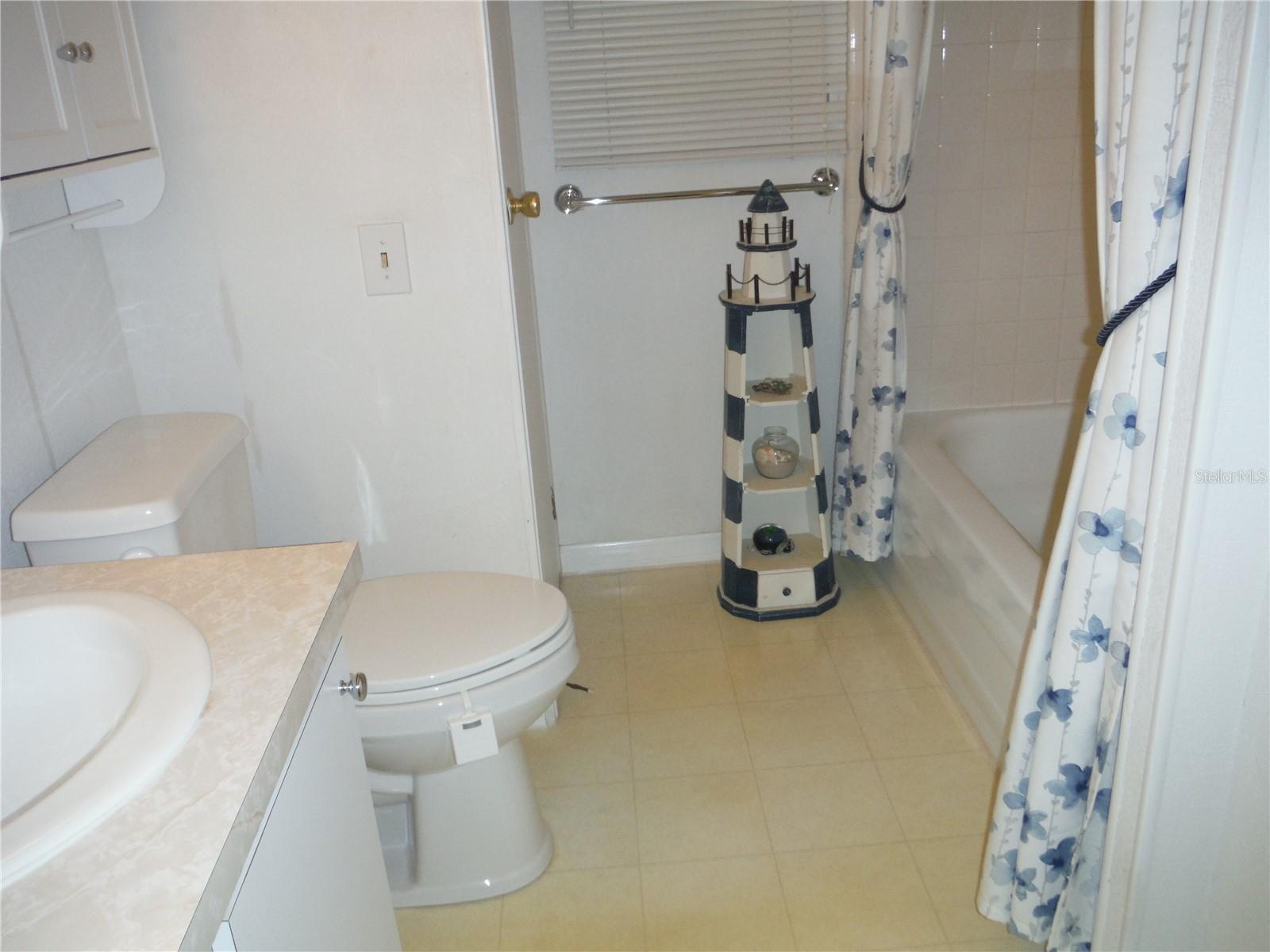 Image 34 of 57 For 42 New Fawn Court 31