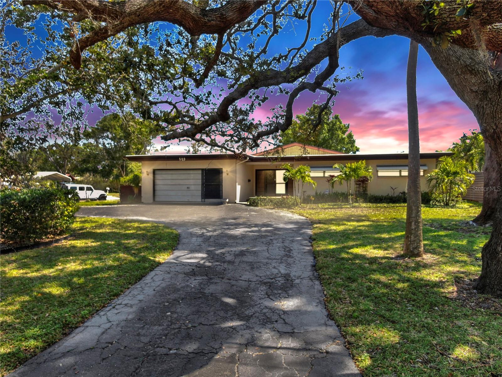 Image 2 of 82 For 500 Oleander Way S