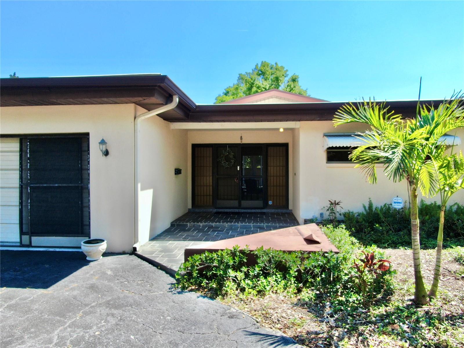 Image 3 of 82 For 500 Oleander Way S