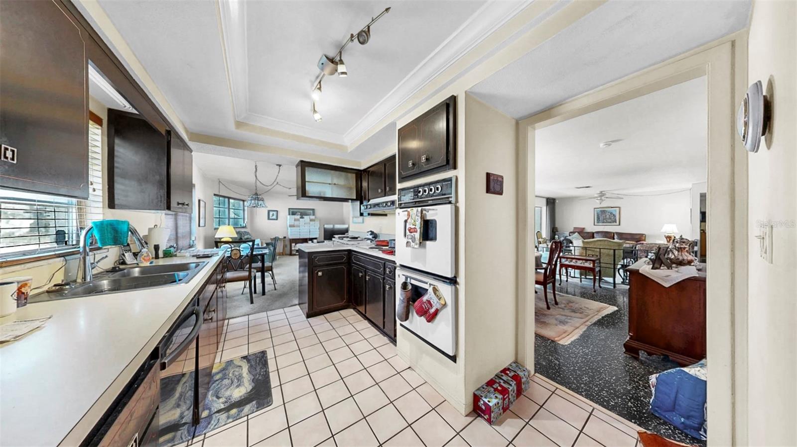 Image 32 of 82 For 500 Oleander Way S