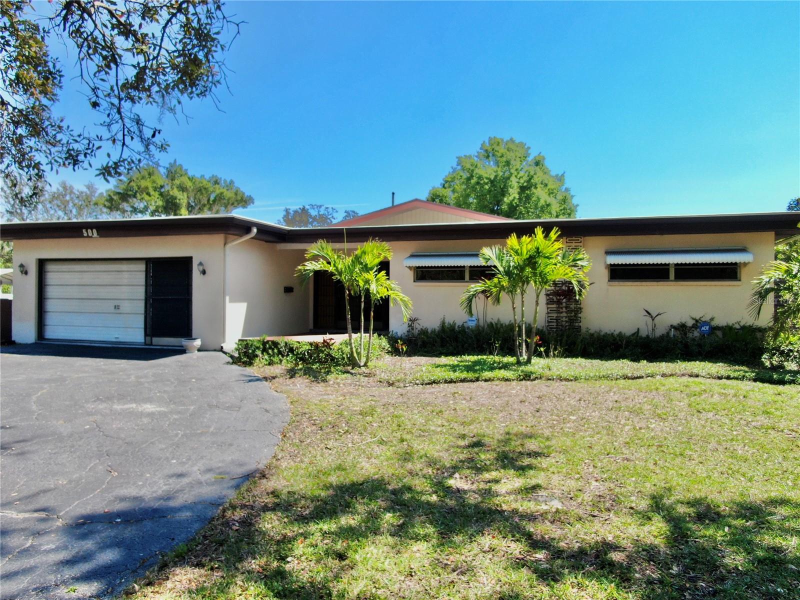 Image 4 of 82 For 500 Oleander Way S