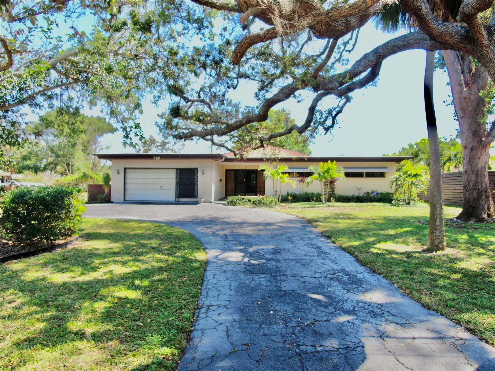 Image 6 of 82 For 500 Oleander Way S